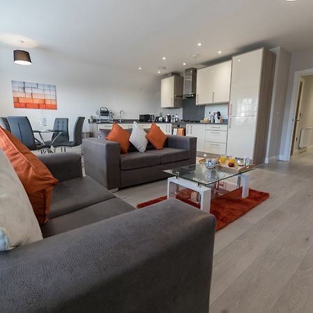 Helios Court Penthouse Serviced Apartment By Ferndale Maidenhead Exterior foto