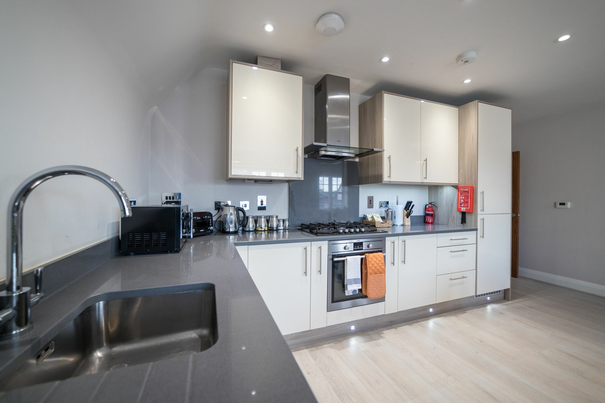 Helios Court Penthouse Serviced Apartment By Ferndale Maidenhead Exterior foto
